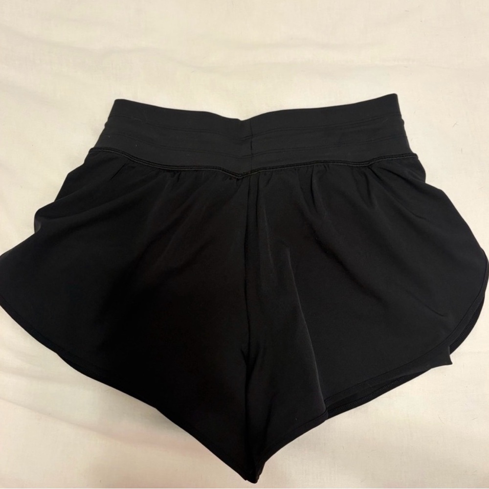 Vuori Daily Speed Short 2.5” - Picture 3 of 4